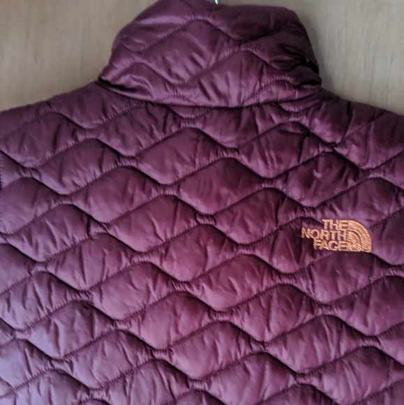 The Northface Thermoball Vest Women's - Picture 5 of 8
